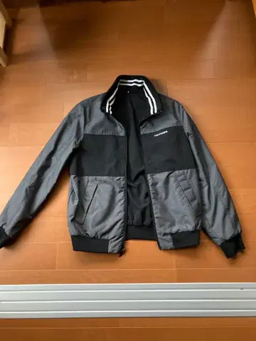 트리콜로 로고 자켓