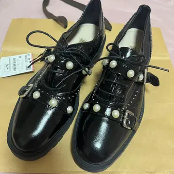 ZARA 펄 장식 로퍼