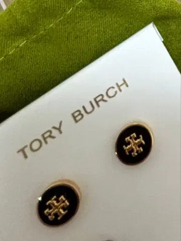 토리버치 아이콘 에나멜 서클 스터드 귀걸이