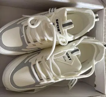 화이트 통굽 스니커즈 24cm