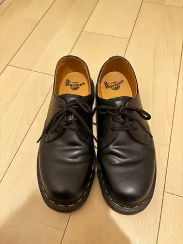 닥터마틴 3홀 UK8