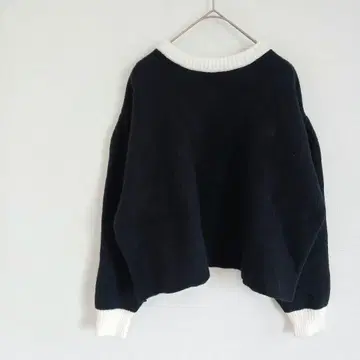 바이컬러 긴팔 니트 숏 기장 모노톤 크롭 스웨터 화이트 블랙