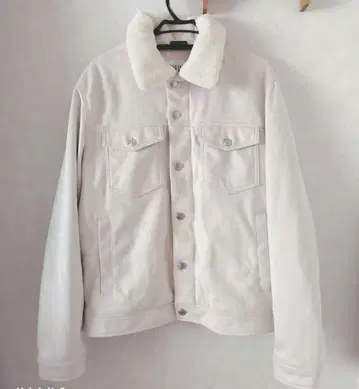 ZARA 크림색 카라 부착 자켓