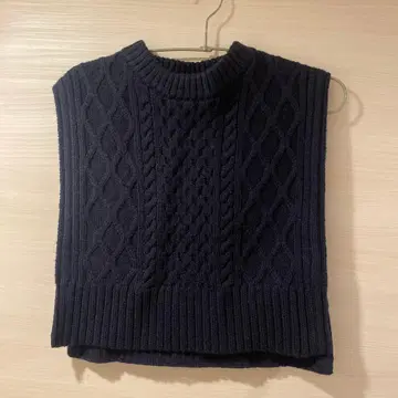 네이비 울 케이블 니트 베스트