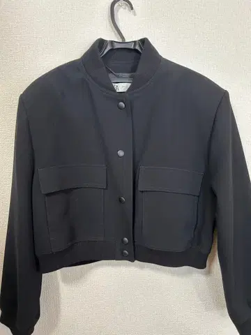 블랙 노카라 자켓 크롭 기장