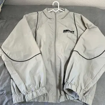 라이트 그레이 나일론 자켓