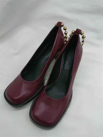 찰스앤키스 컬렉션 골드 비즈 힐 펌프스 보르도 계열