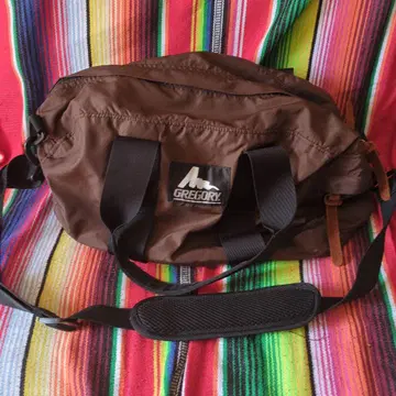 GREGORY 브라운 바디백