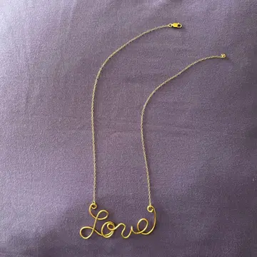 LOVE 문자 디자인 목걸이 골드