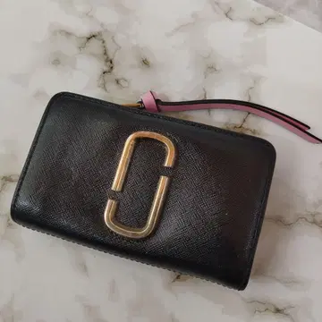 마크제이콥스 2단 접이 지갑