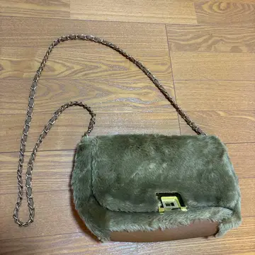 브라운 퍼 숄더백