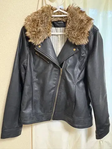 퍼 달린 블랙 가죽 라이더 자켓 가격 인하 문의도 접수 중