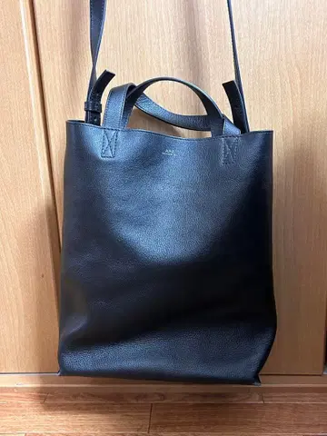 A.P.C. 블랙 가죽 숄더백 미디엄