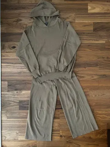 스타일리스트 베이지 후드 부착 셋업