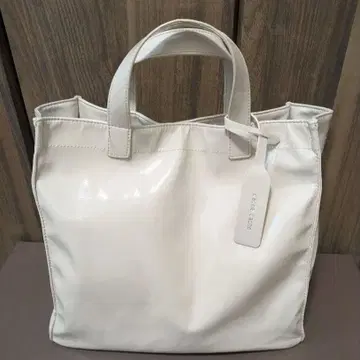 cashe cashe 소프트 에나멜 토트백 화이트 약간의 흠집 얼룩