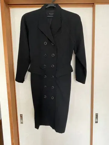 무릎 기장 원피스 블랙