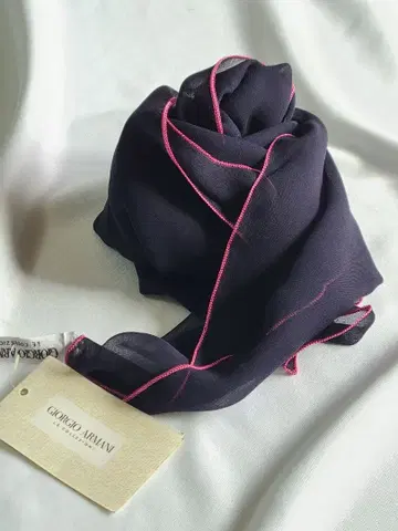 조르지오 아르마니 블랙 실크 스카프