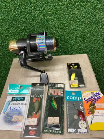 IONIS II 2000 스피닝 릴과 루어 6세트