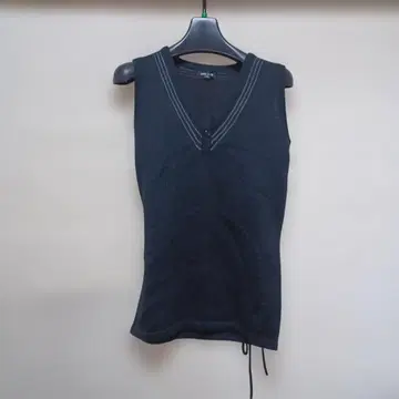 COMME CA ISM 블랙 슬리브리스 130A