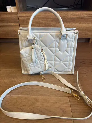 로제 뮤즈 블루 퀼팅 핸드백