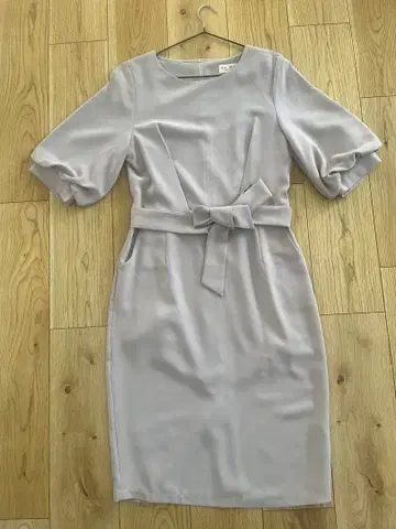 허리 리본 경사 파티 드레스