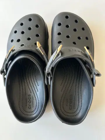 Crocs 블랙 클로그 샌들 사이즈 10