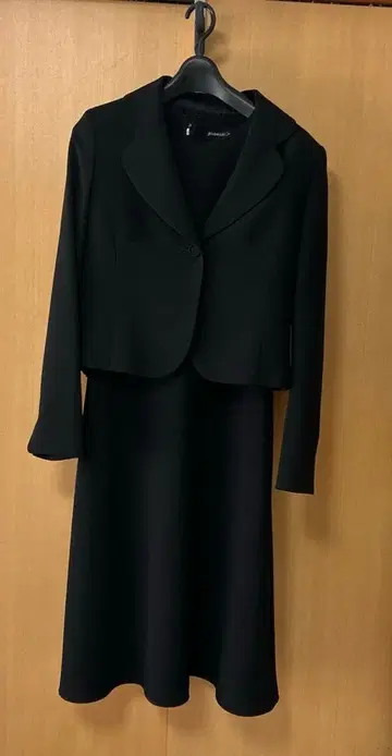 Hiromichi Nakano 블랙 수트 11AR