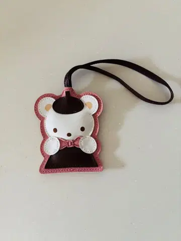 파미리아 나비 넥타이 곰돌이 참 핑크