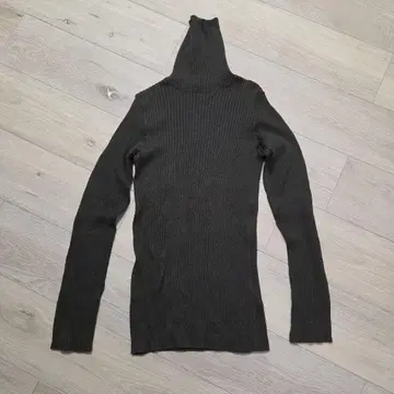 45rpm 다크 그린 리브 니트 스웨터