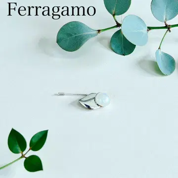 Salvatore Ferragamo 페라가모 펄 핑 브로치 실버 계열