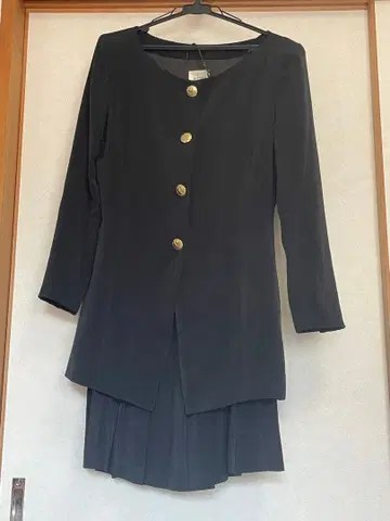 BOSCH 자켓 & 플리츠 스커트 셋업