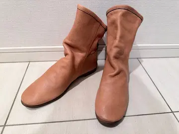 베이지 가죽 미들컷 부츠