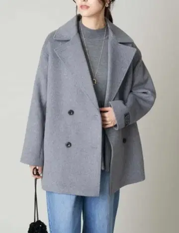 박스 실루엣 피코트 a.v.v