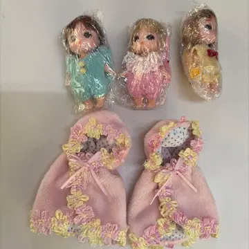 인형 4체와 후드 부착 코트 세트