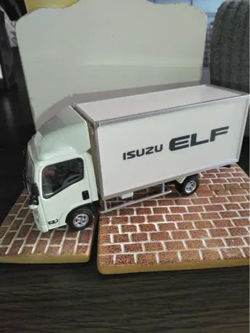 ISUZU ELF 미니카 트럭 화이트