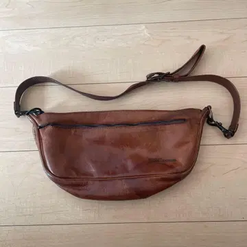 ROUGH TAIL 라프테일 백 치와와 가죽 새상품급 바디백