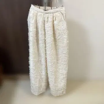 ESICA 화이트 태슬 소재 와이드 팬츠 M 사이즈