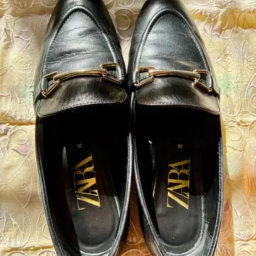 ZARA 블랙 가죽 로퍼