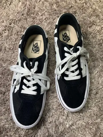 VANS 로고 스니커즈 블랙/화이트