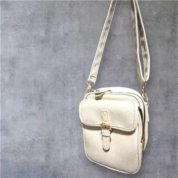 화이트 숄더백 합성 피혁