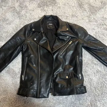 ZARA 블랙 라이더 자켓 백 스트랩 포함