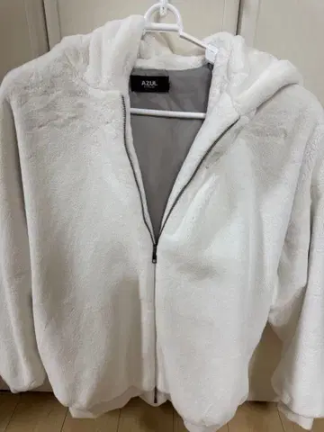 AZUL BY MOUSSY 화이트 후드 자켓