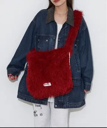 GRAIN 퍼 숄더백 레드