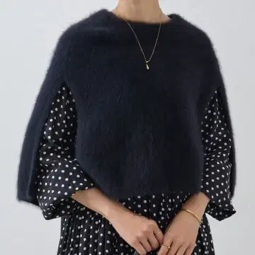 BEARDSLEY 퍼 니트 판초 (1회 착용) 비어즐리