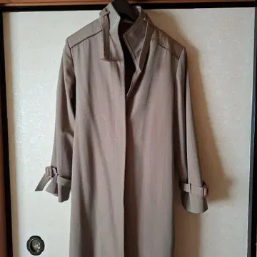 올리브색 레오파드 무늬 안감 트렌치코트