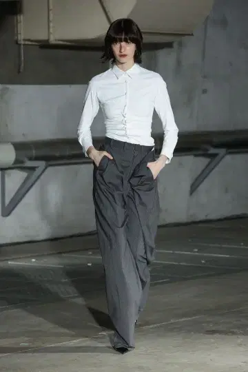 AKIKOAOKI 비대칭 팬츠