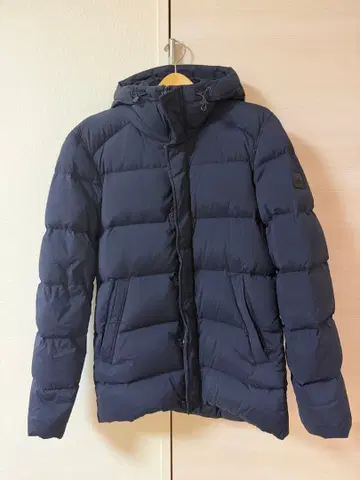 J.LINDEBERG 네이비 후드 부착 다운 자켓