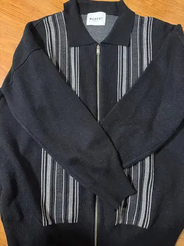 MOMENT 블랙 스트라이프 가디건