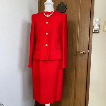 빨간색 수트 텍스처 원단 골드 버튼