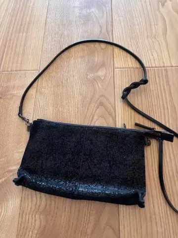 ikot 이코트 크랙킹 지갑 숄더백